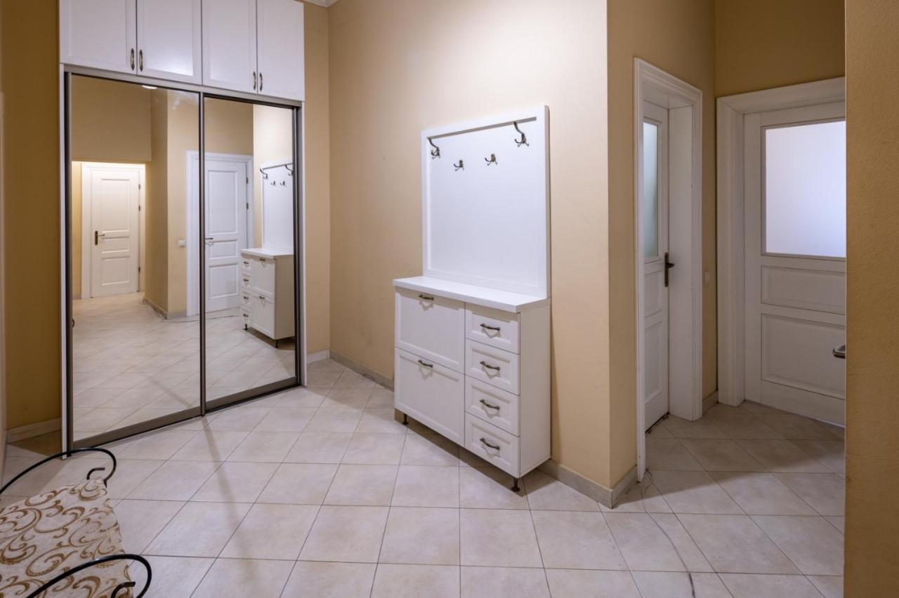 Romari Сербська 9 Apartment Lviv Ngoại thất bức ảnh